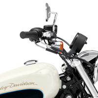 スタンダードな形状のXL883Lのハンドル